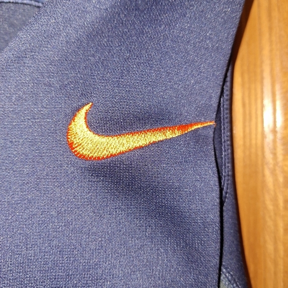 A Nike Therma-fit official NFL Chicago Bears hoodie in a men's size medium. - Picture 5 of 7